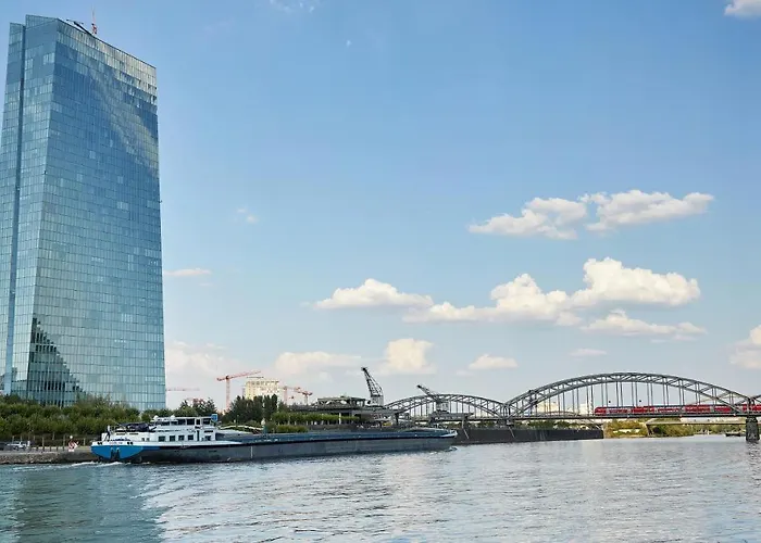 Living Frankfurt Hotel 4*